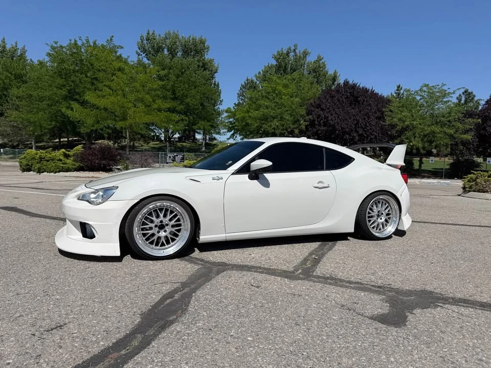 2015 Scion FR-S - Image 2 of 17