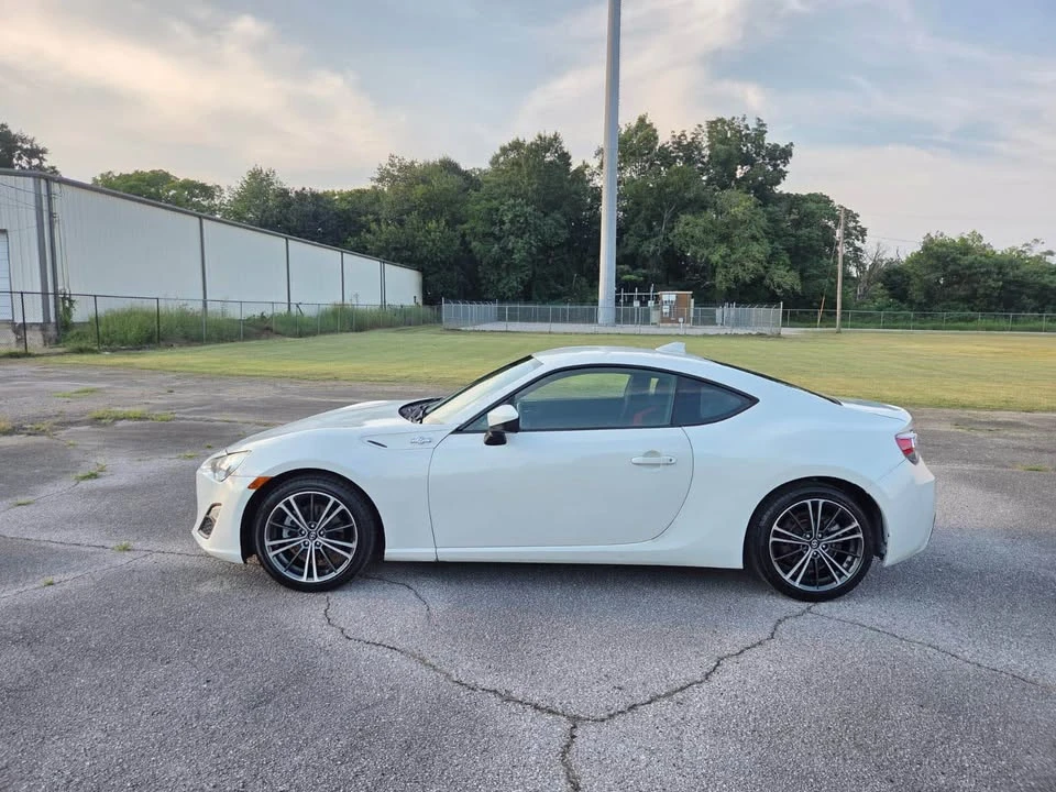 2015 Scion FR-S - Image 2 of 16