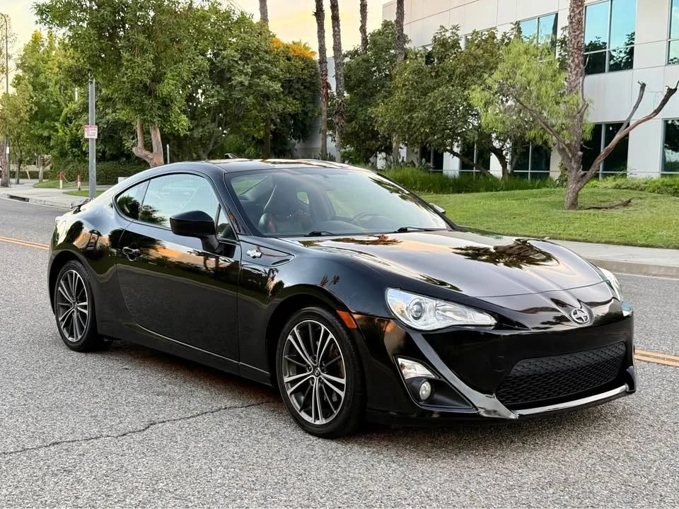 2015 Scion FR-S - Image 2 of 18