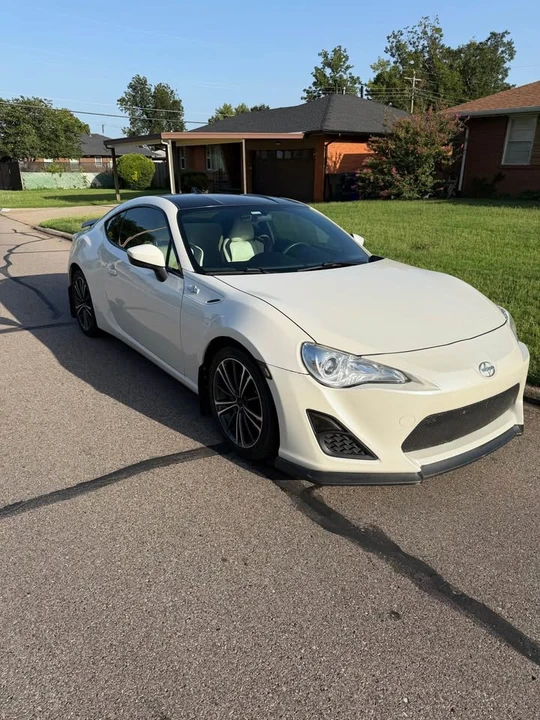 2015 Scion FR-S - Image 2 of 14