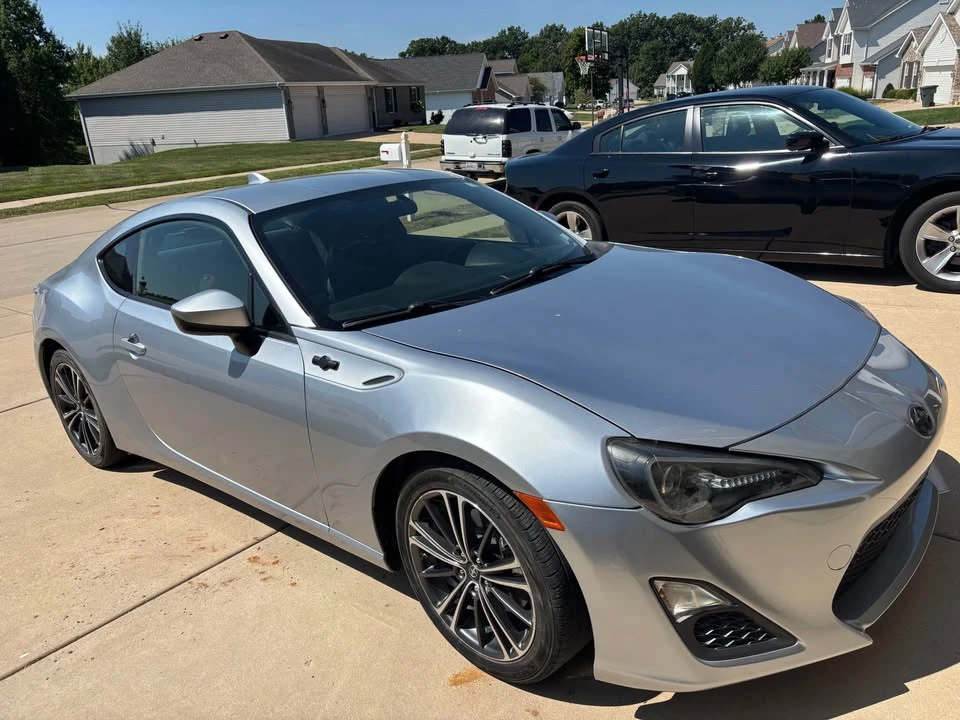 2015 Scion FR-S - Image 2 of 15