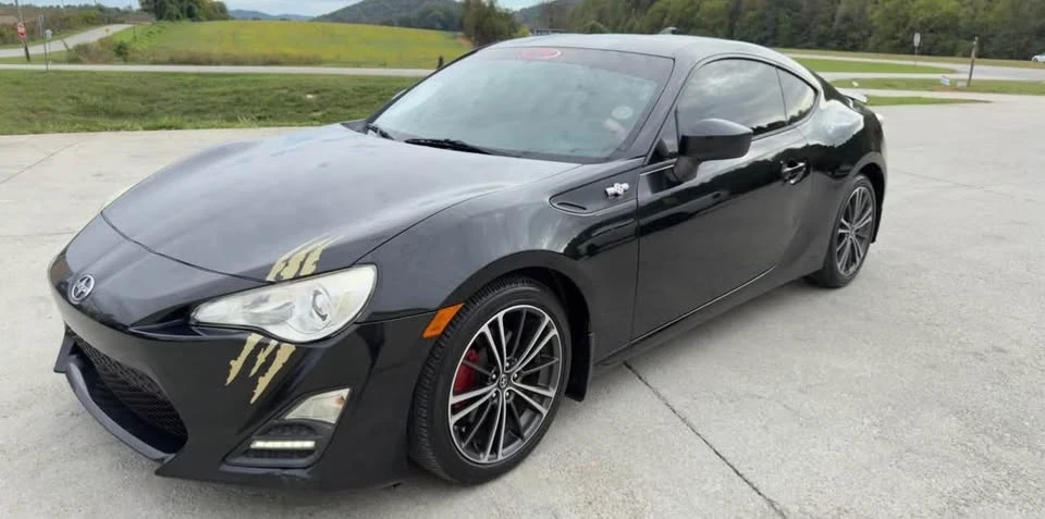 2015 Scion FR-S - Image 2 of 16