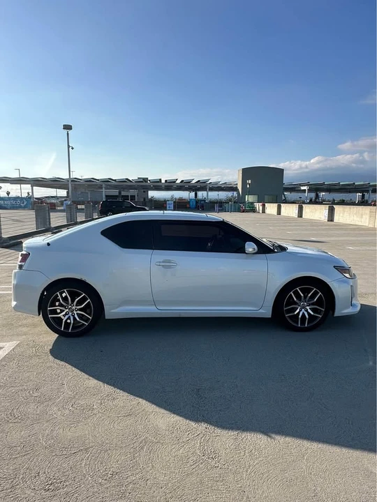 2015 Scion tC - Image 10 of 18