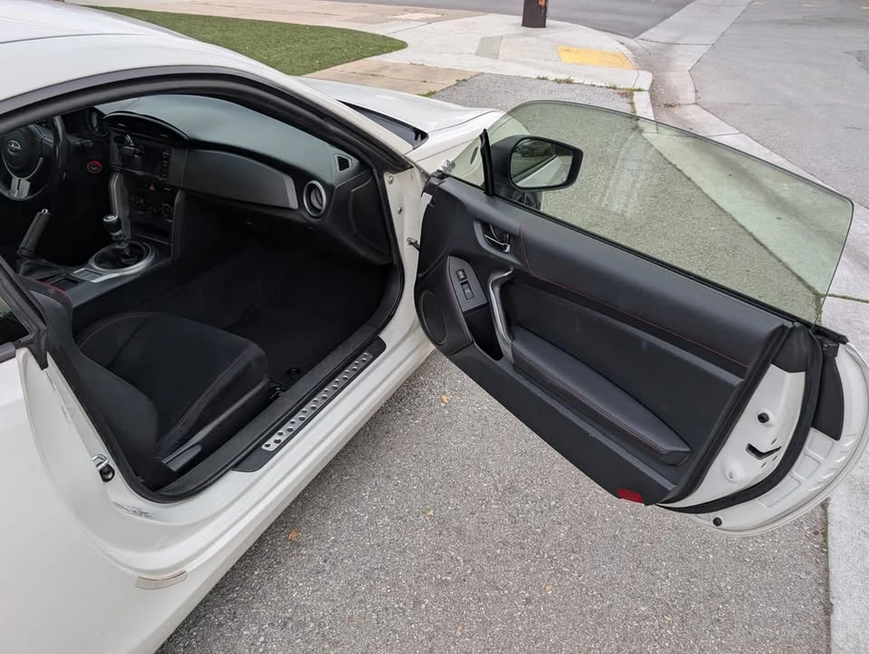 2015 Scion FR-S - Image 8 of 11