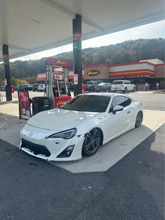 2015 Scion FR-S - Image 4 of 9