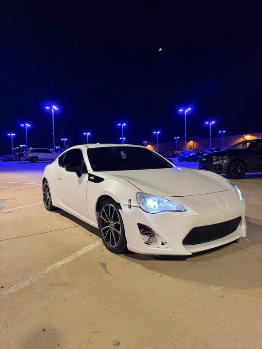 2015 Scion FR-S - Image 2 of 12