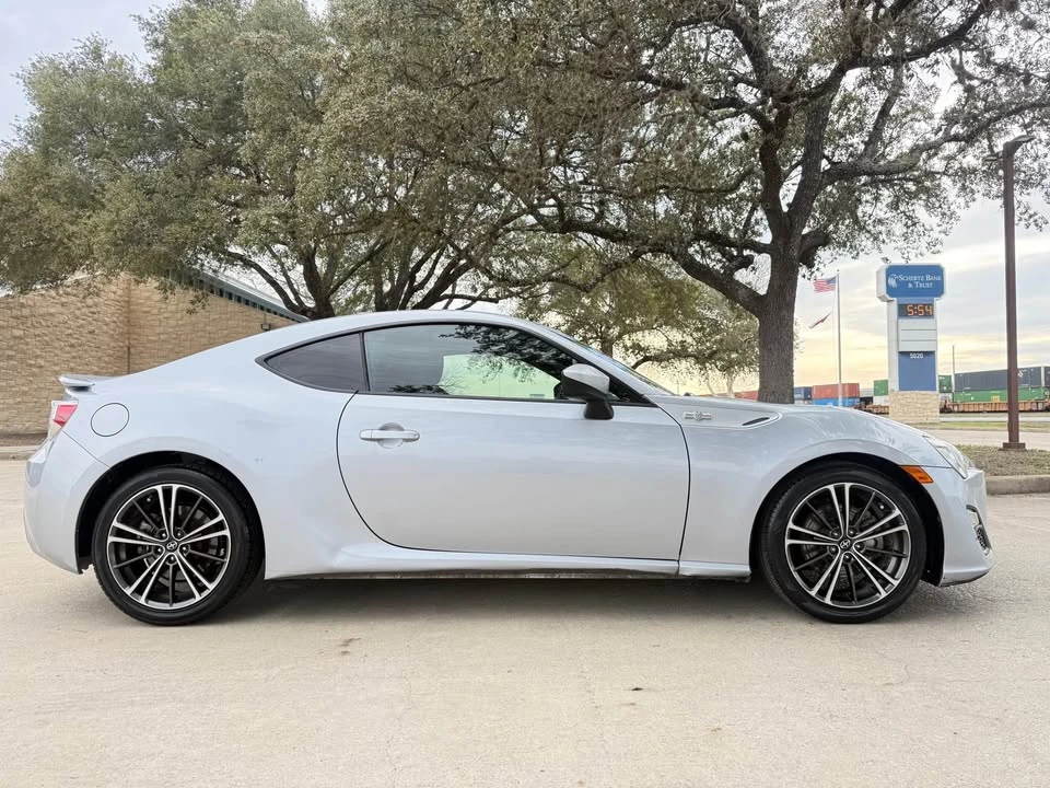2015 Scion FR-S - Image 2 of 13