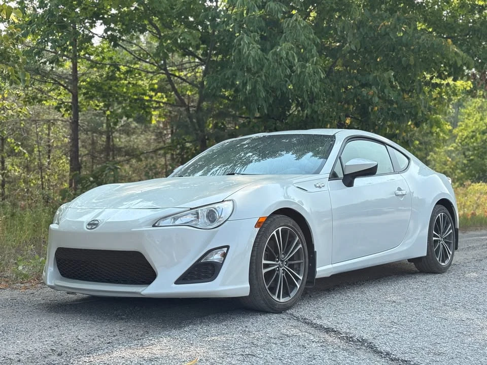2015 Scion FR-S - Image 2 of 17
