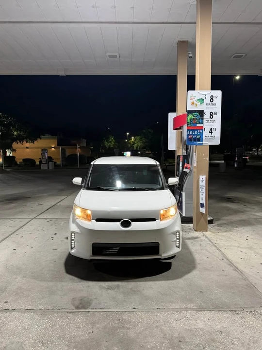 2015 Scion xB - Image 2 of 5