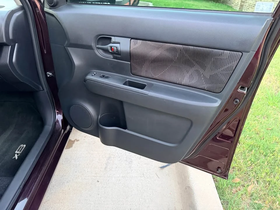 2015 Scion xB - Image 10 of 19