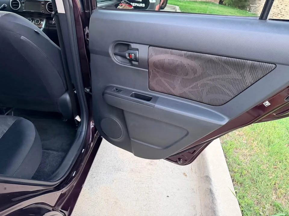 2015 Scion xB - Image 11 of 19