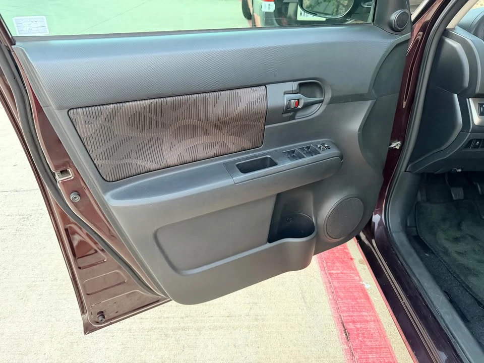 2015 Scion xB - Image 14 of 19