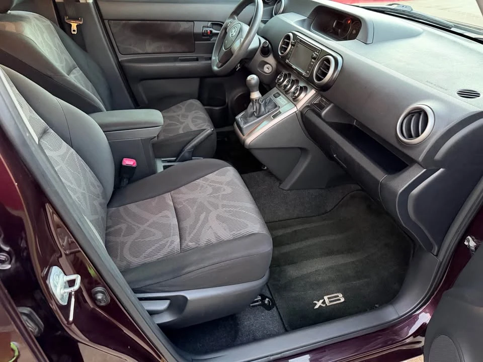 2015 Scion xB - Image 8 of 19
