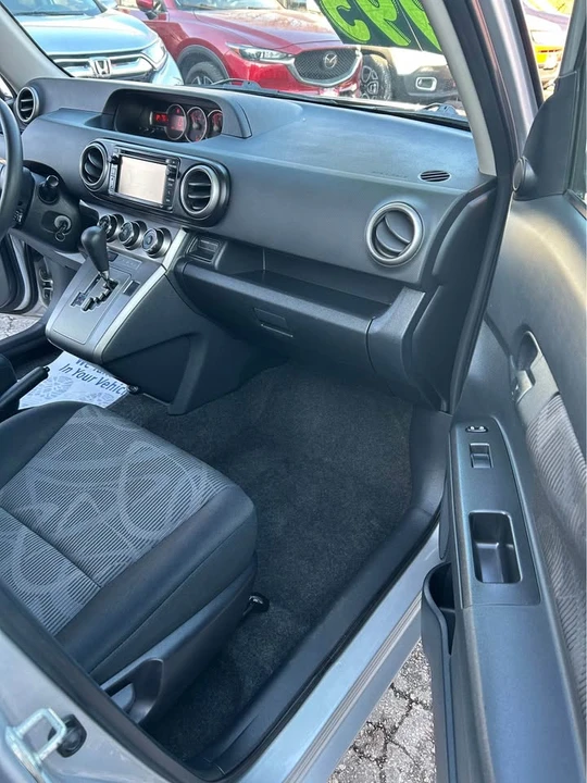 2015 Scion xB - Image 7 of 10