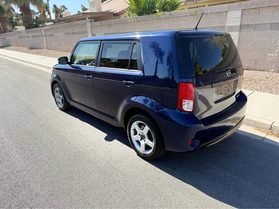 2015 Scion xB - Image 8 of 11