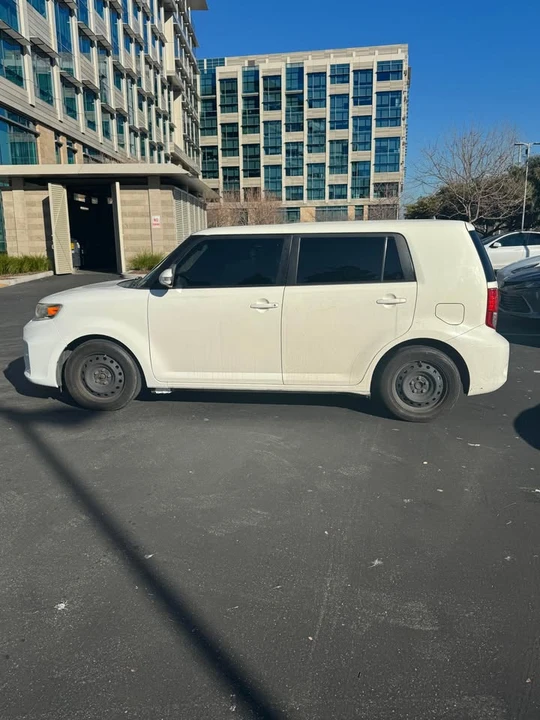 2015 Scion xB - Image 6 of 9