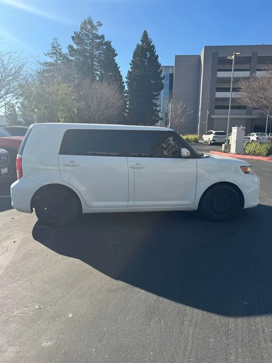 2015 Scion xB - Image 3 of 9