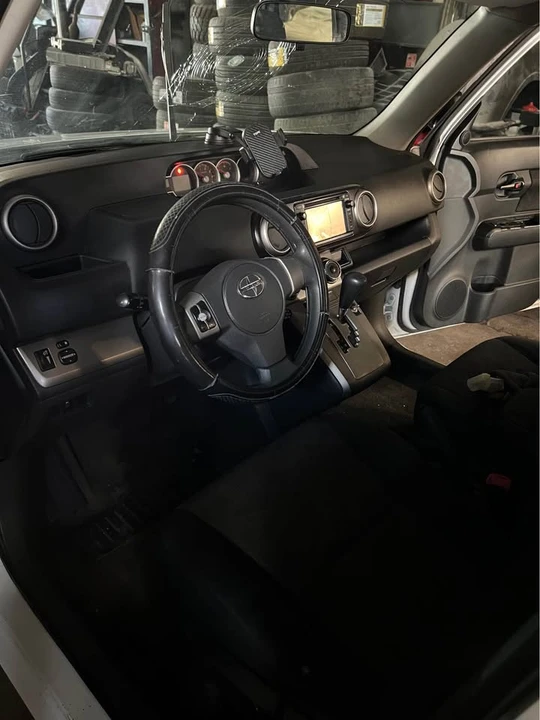 2015 Scion xB - Image 6 of 6