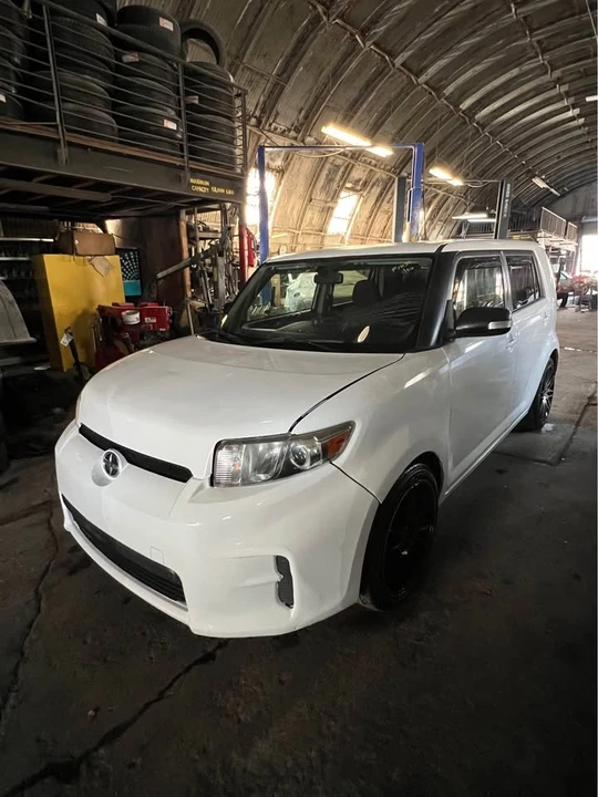 2015 Scion xB - Image 2 of 6
