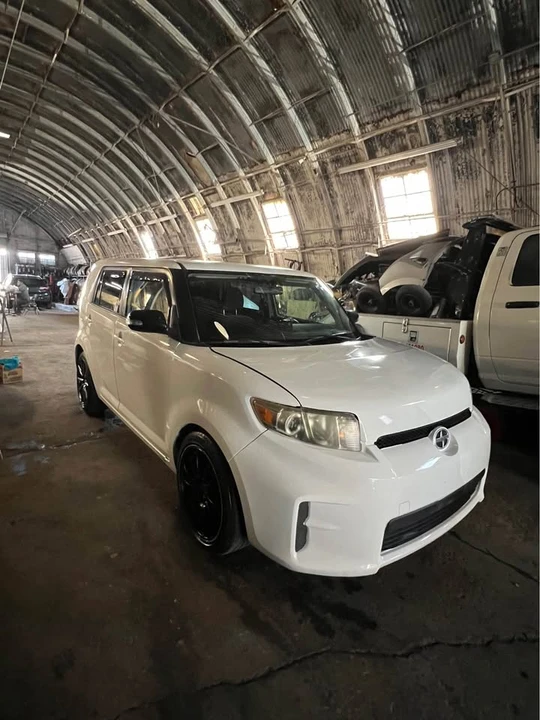 2015 Scion xB - Image 4 of 6