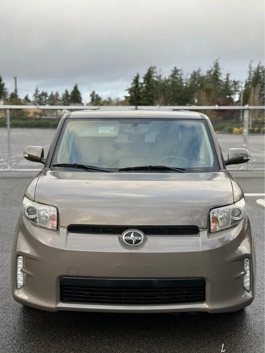 2015 Scion xB - Image 2 of 14