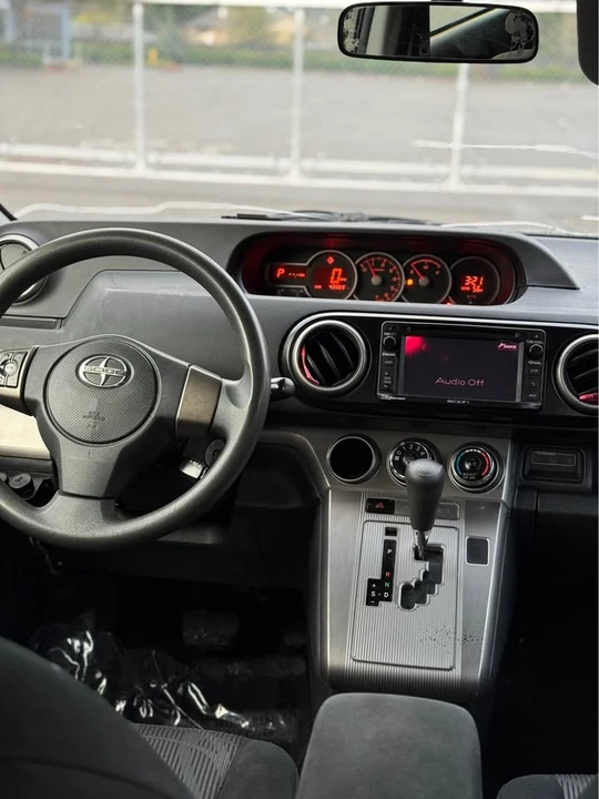 2015 Scion xB - Image 11 of 13