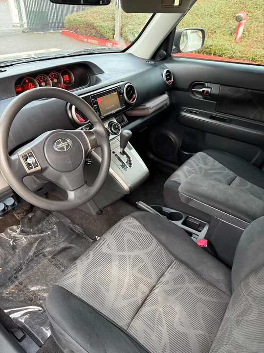 2015 Scion xB - Image 8 of 14