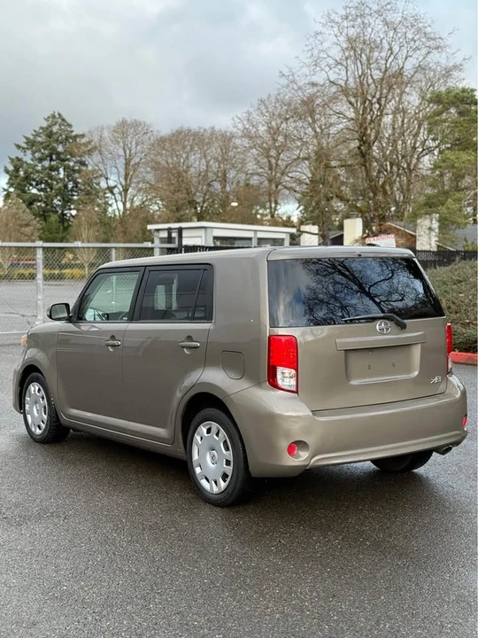 2015 Scion xB - Image 5 of 14