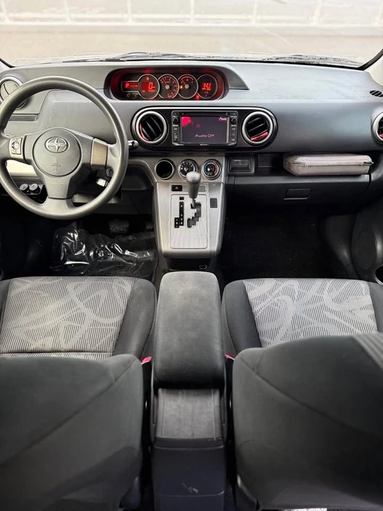 2015 Scion xB - Image 9 of 12