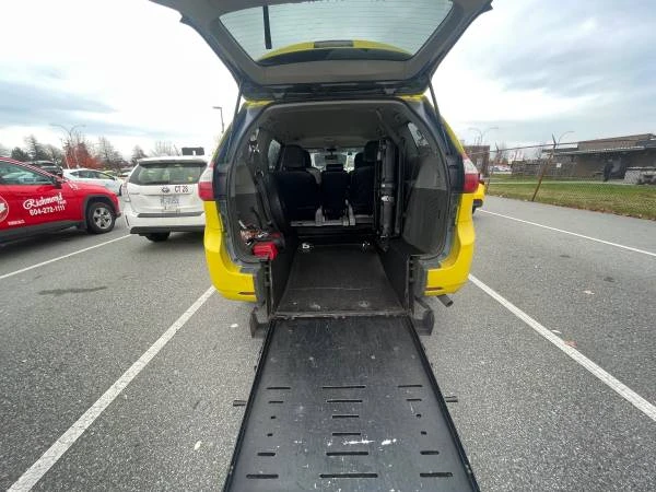 2015 Toyota Sienna 3rd Gen - Image 7 of 8