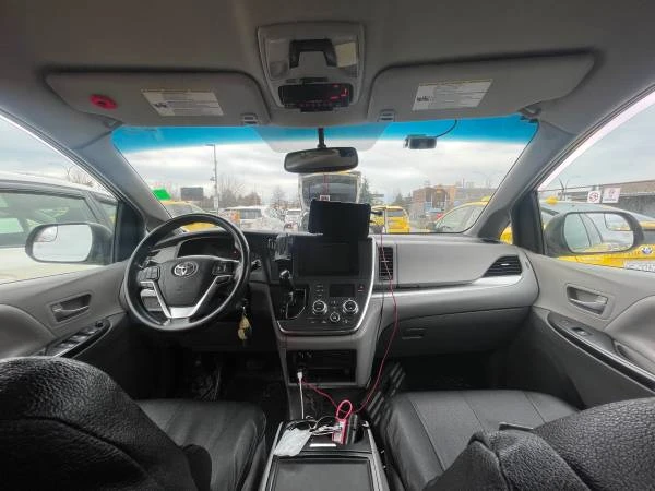 2015 Toyota Sienna 3rd Gen - Image 4 of 8
