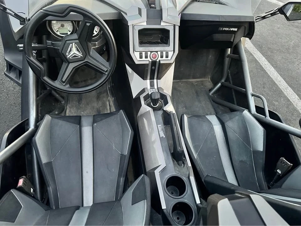 2015 Polaris Slingshot - Image 8 of 9