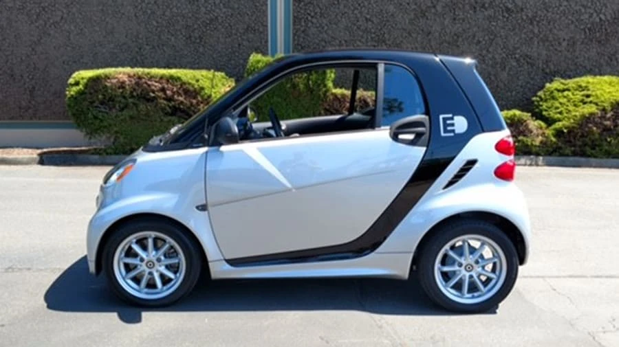 2015 Smart Fortwo 3rd Gen - Image 2 of 10
