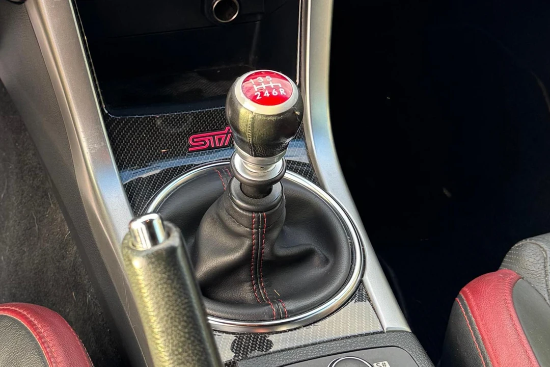 2015 Subaru Impreza WRX STi 4th Gen - Image 27 of 31