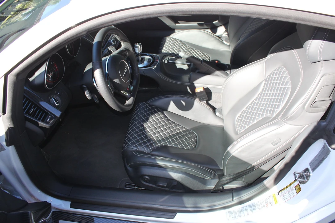 2015 Audi 42 R8 - Image 10 of 13
