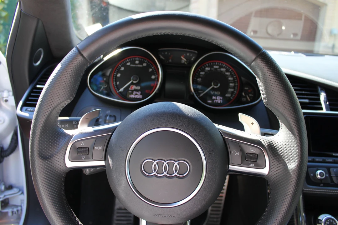 2015 Audi 42 R8 - Image 7 of 13
