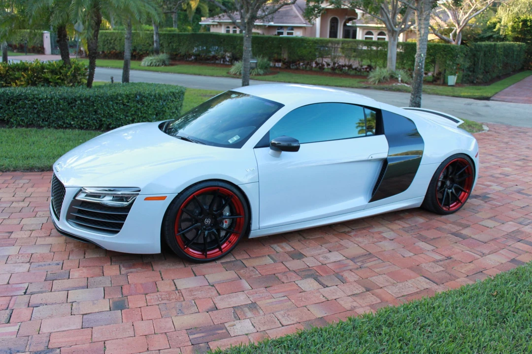 2015 Audi 42 R8 - Image 2 of 13