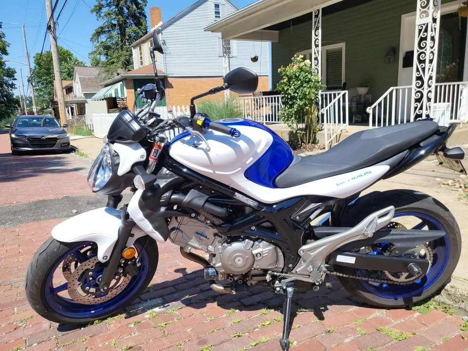 2015 Suzuki Motorcycles - Image 4 of 4