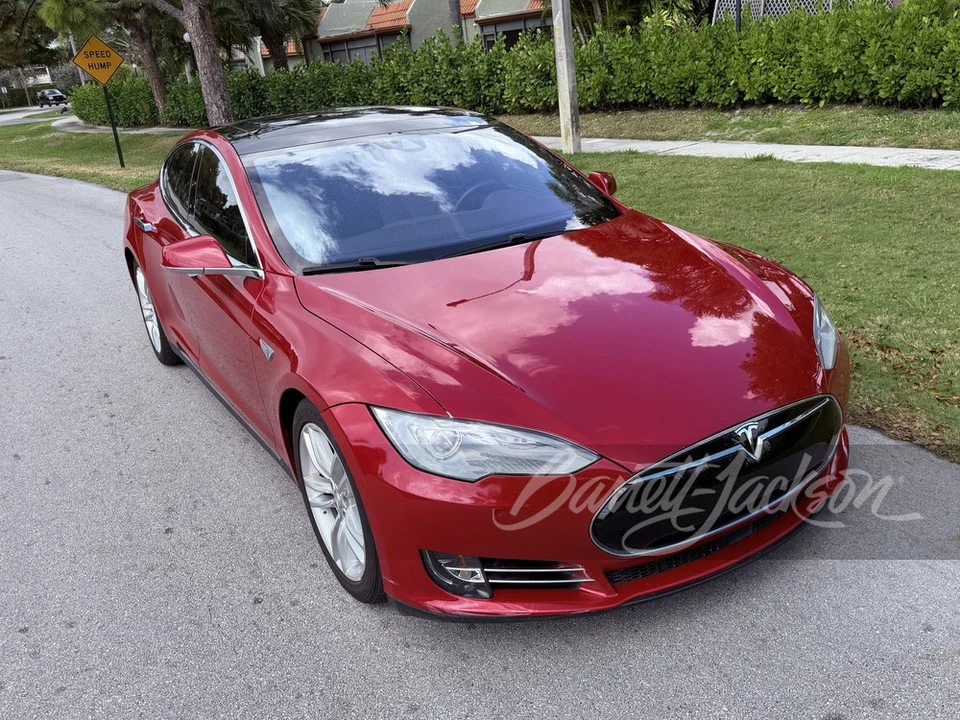 2015 Tesla Model S - Image 5 of 11