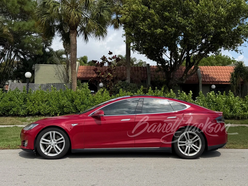 2015 Tesla Model S - Image 11 of 11
