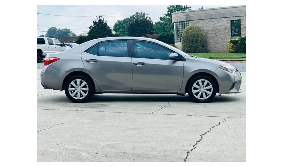 2015 Toyota Corolla 11th Gen - Image 2 of 9
