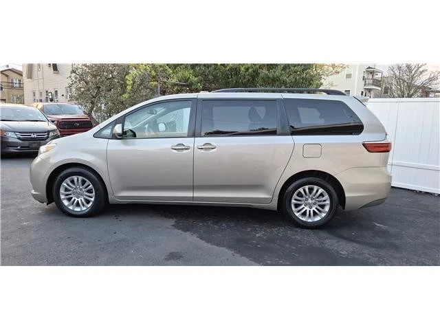 2015 Toyota Sienna 2nd Gen - Image 5 of 21