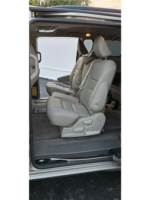 2015 Toyota Sienna 2nd Gen - Image 7 of 21