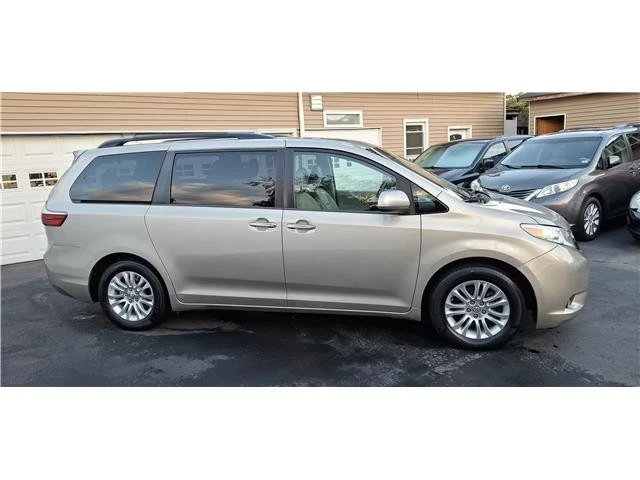 2015 Toyota Sienna 2nd Gen - Image 4 of 21