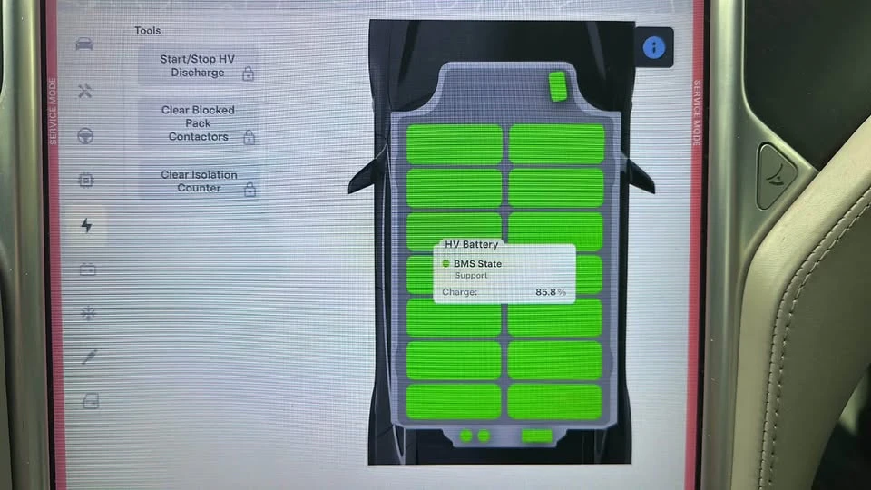 2015 Tesla Model S - Image 15 of 18
