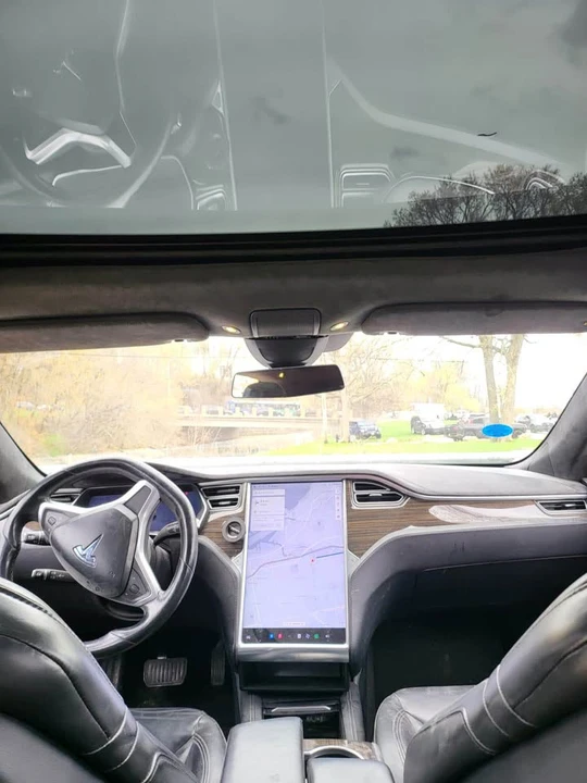2015 Tesla Model S - Image 8 of 11