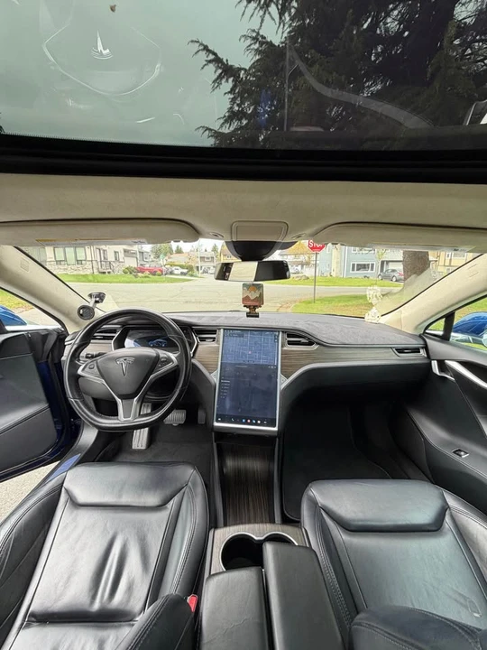 2015 Tesla Model S - Image 5 of 10