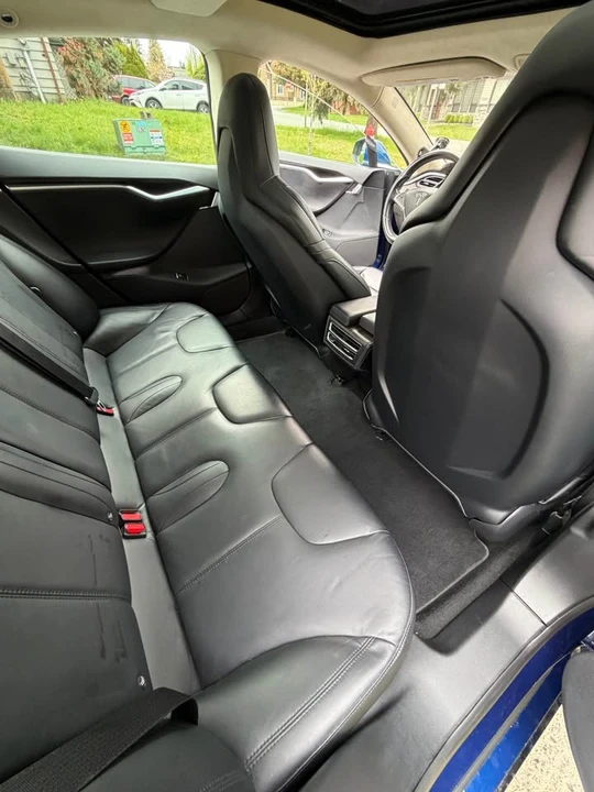 2015 Tesla Model S - Image 9 of 10