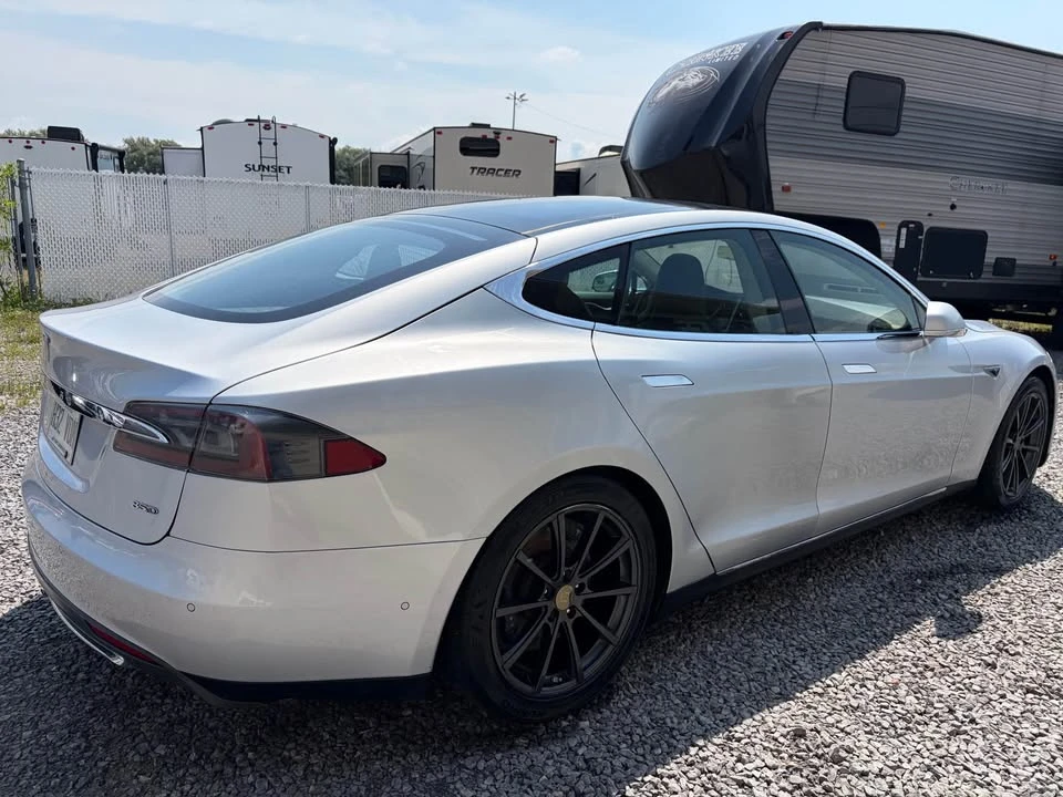 2015 Tesla Model S - Image 5 of 15