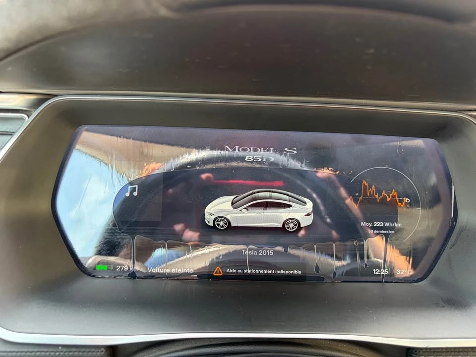 2015 Tesla Model S - Image 11 of 15